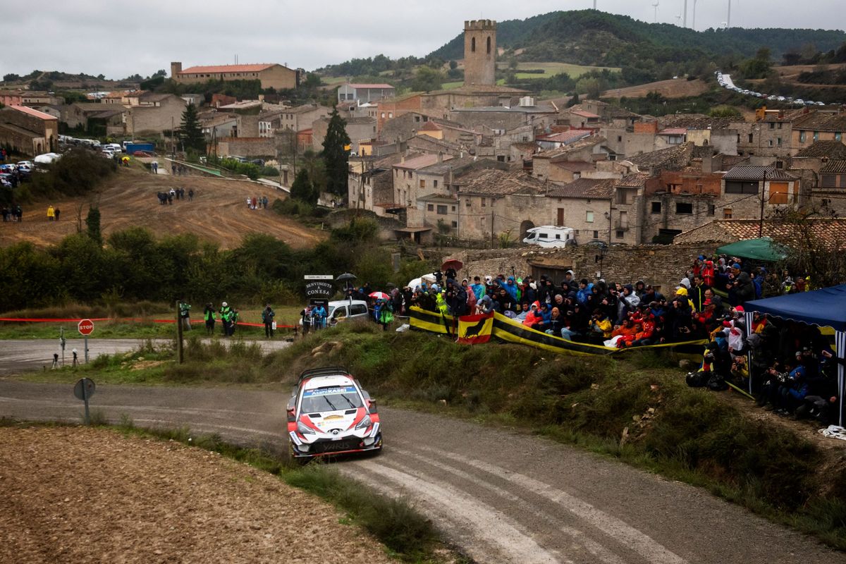 Jari-Matti Latvala leads 6 way fight for win on Rally de España